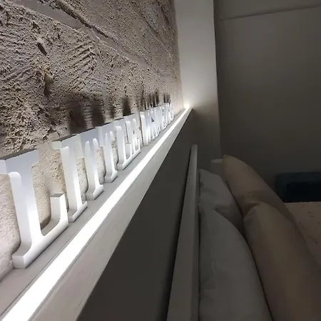 아파트 Little White Arch