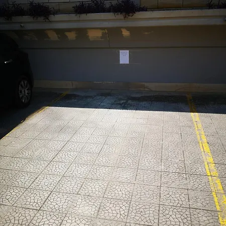 アパート Little White Arch バーリ